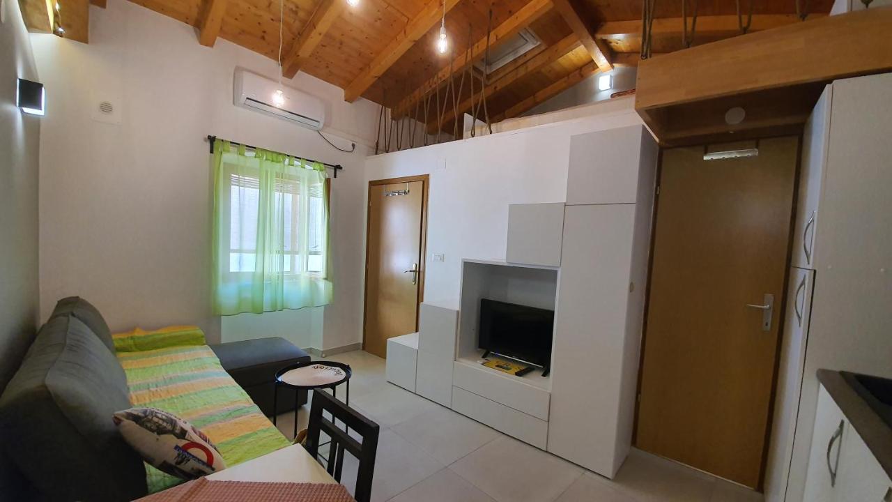 Franceska Apartmani Крес Екстериор снимка